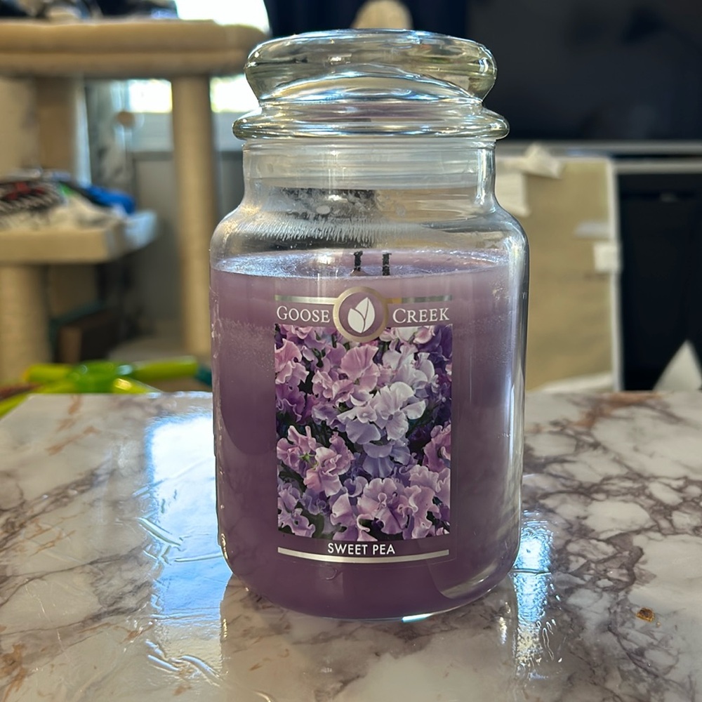 24 ounce Goose Creek Candle “Sweet Pea” scented candle